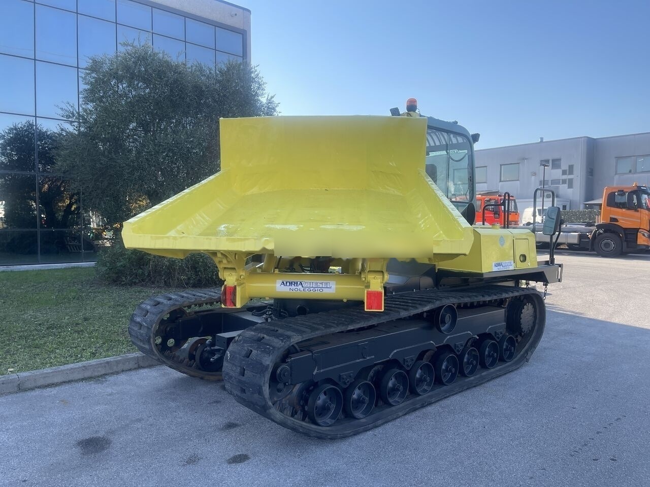 Yanmar C50 - عربات نقل قلابة مجنزرة: صور 4 Yanmar C50 - عربات نقل قلابة مجنزرة: صور 4