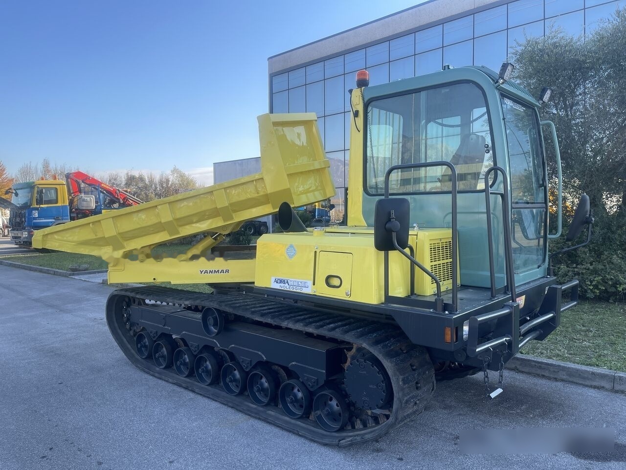 Yanmar C50 - عربات نقل قلابة مجنزرة: صور 1 Yanmar C50 - عربات نقل قلابة مجنزرة: صور 1