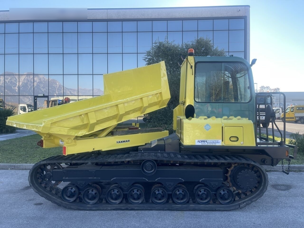 Yanmar C50 - عربات نقل قلابة مجنزرة: صور 2 Yanmar C50 - عربات نقل قلابة مجنزرة: صور 2