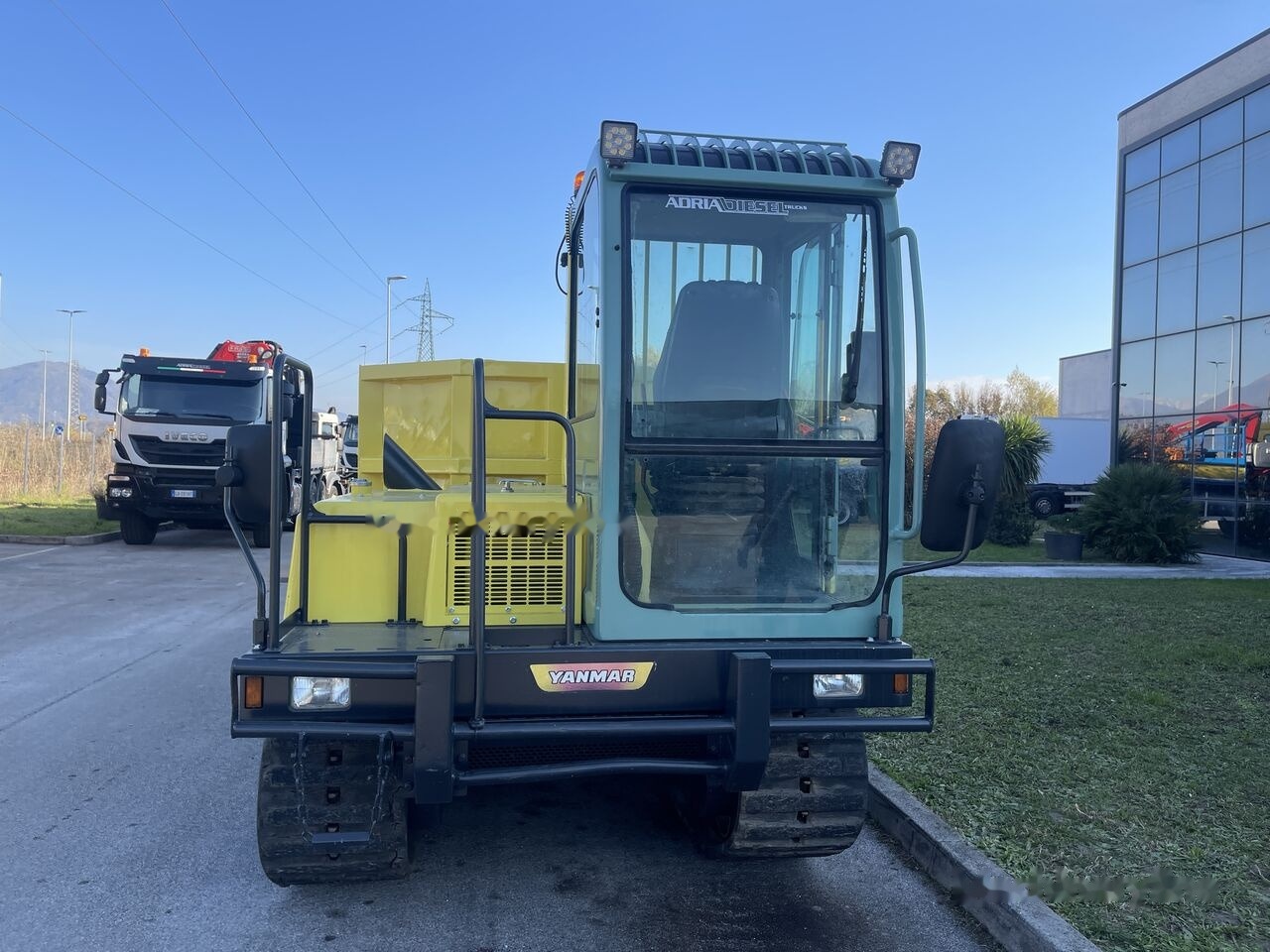 Yanmar C50 - عربات نقل قلابة مجنزرة: صور 3 Yanmar C50 - عربات نقل قلابة مجنزرة: صور 3