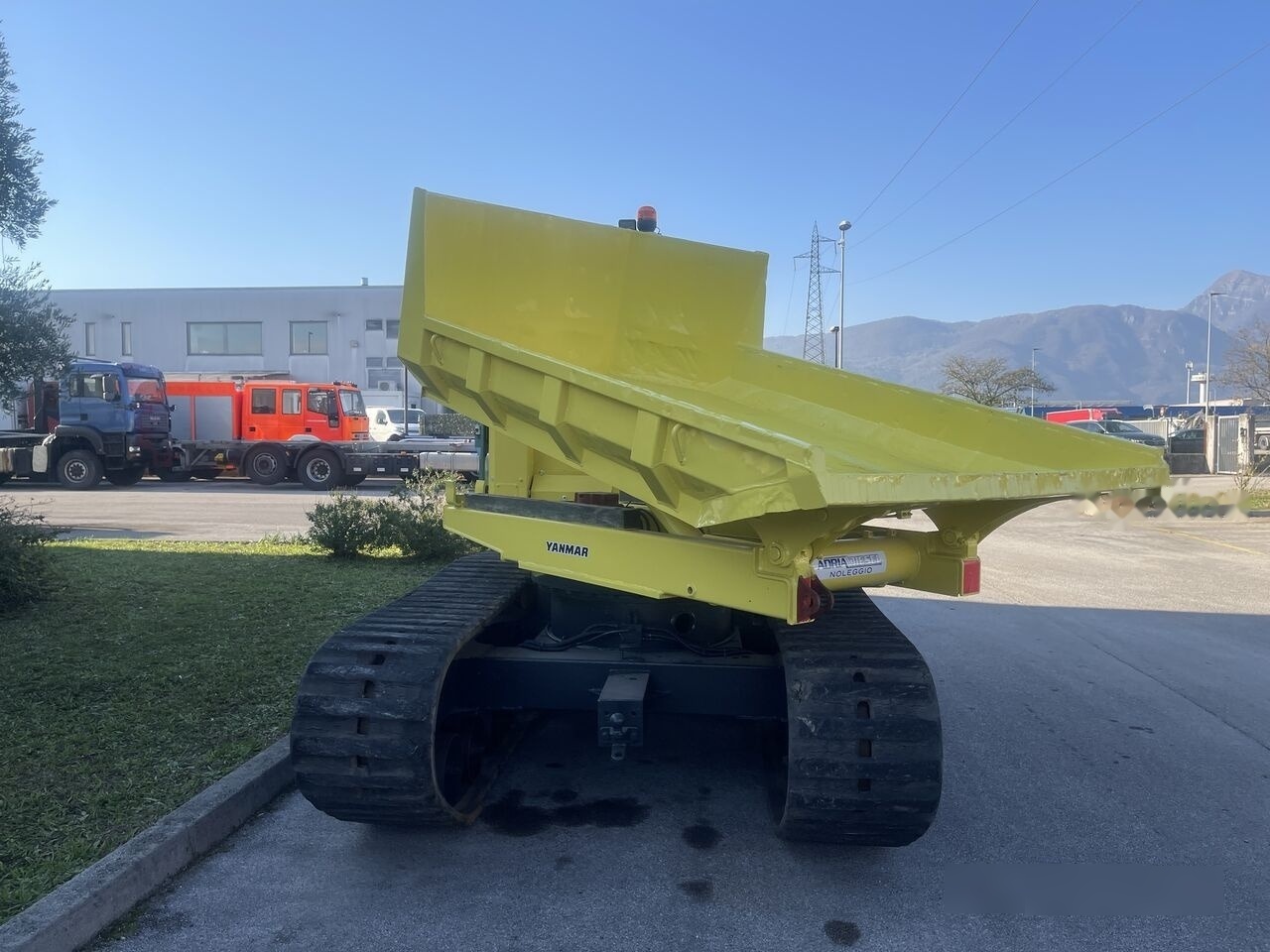 Yanmar C50 - عربات نقل قلابة مجنزرة: صور 5 Yanmar C50 - عربات نقل قلابة مجنزرة: صور 5