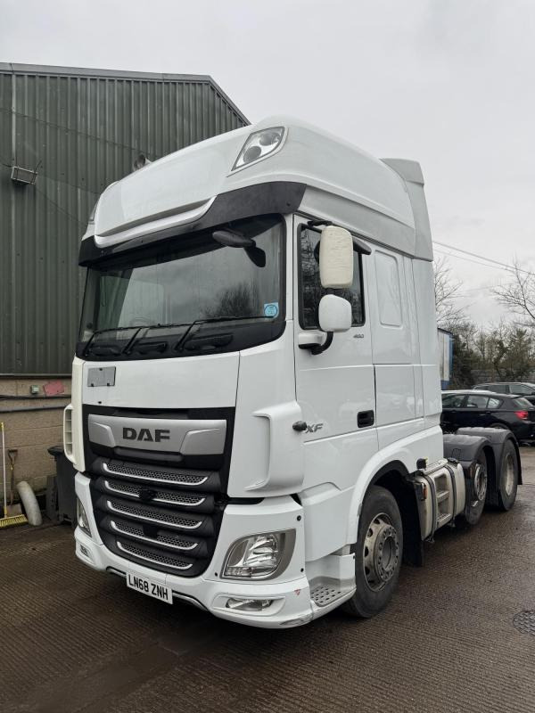 DAF FTG XF 480 Super Space cab - شاحنة جرار: صور 1 DAF FTG XF 480 Super Space cab - شاحنة جرار: صور 1
