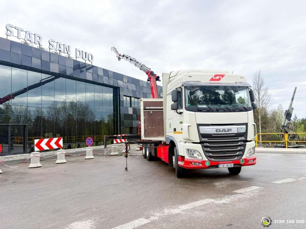 DAF XF 440 6x2 Fassi F365 FLY JIBCranePallet Grippe - شاحنة كرين: صور 2 DAF XF 440 6x2 Fassi F365 FLY JIBCranePallet Grippe - شاحنة كرين: صور 2