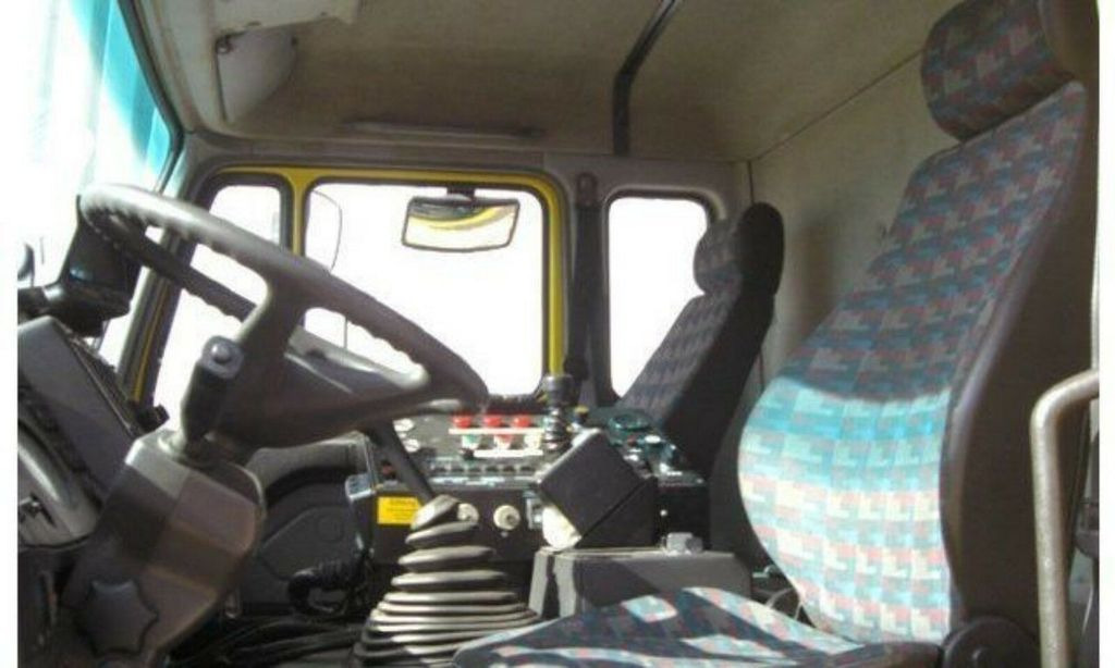 تأجير Mercedes-Benz SK 1820 4x2 Schienenreinigungs Kehrmaschine RAIL  Mercedes-Benz SK 1820 4x2 Schienenreinigungs Kehrmaschine RAIL: صور 9