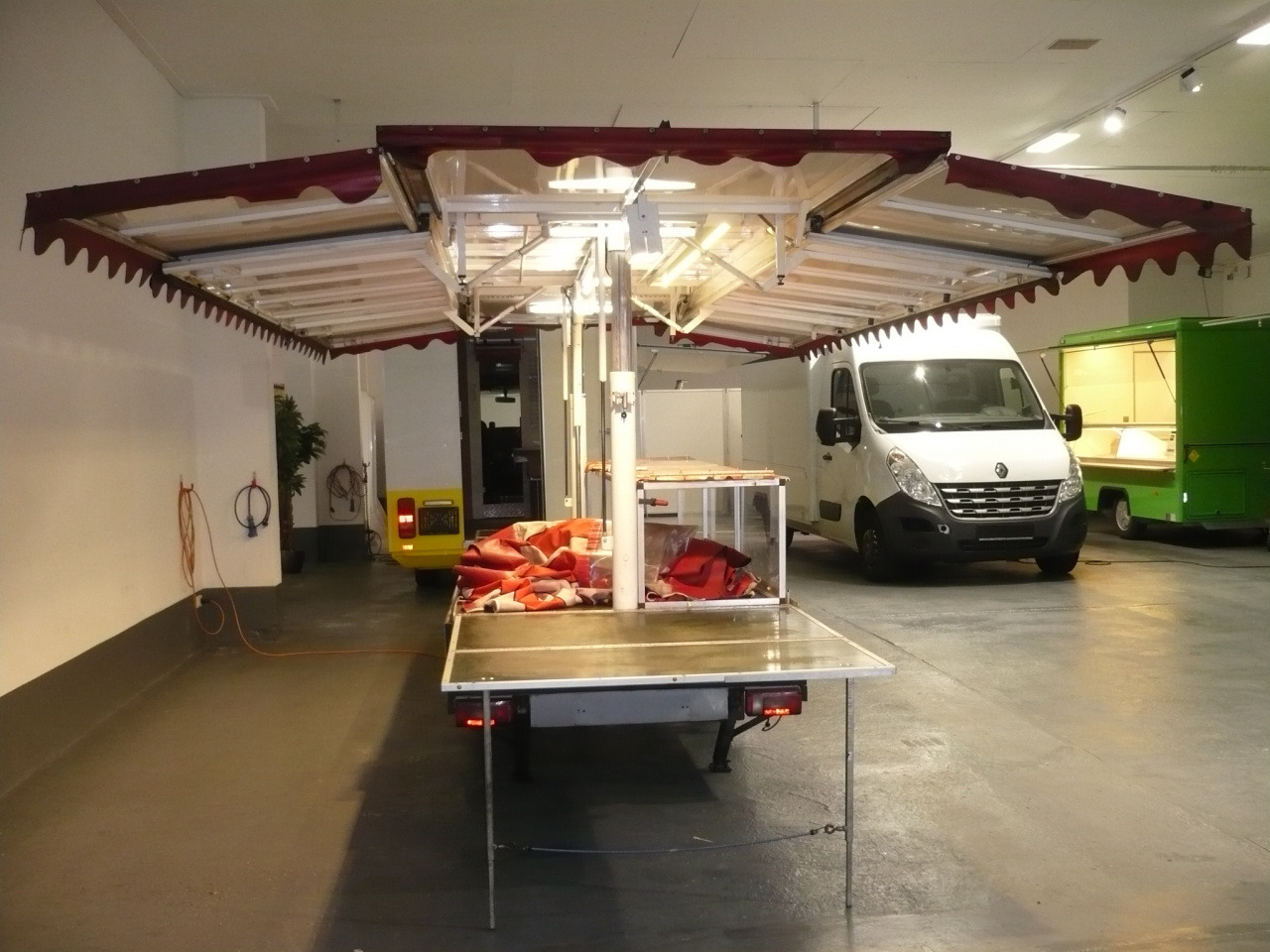 Verkaufsanhänger Alf - عربة الطعام: صور 5 Verkaufsanhänger Alf - عربة الطعام: صور 5