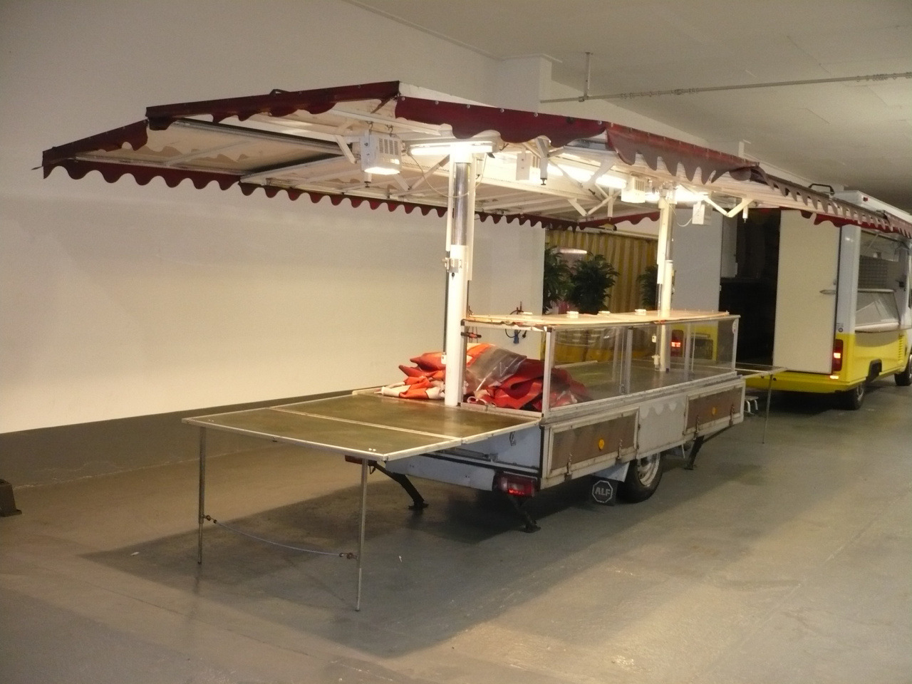 Verkaufsanhänger Alf - عربة الطعام: صور 4 Verkaufsanhänger Alf - عربة الطعام: صور 4