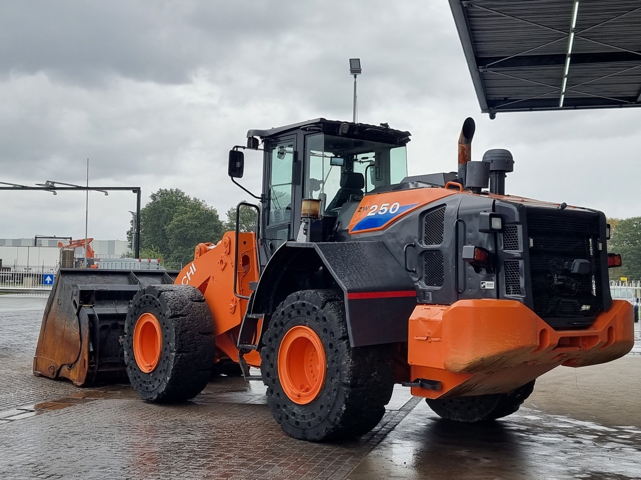 HITACHI ZW 250 - اللودر بعجل: صور 4 HITACHI ZW 250 - اللودر بعجل: صور 4