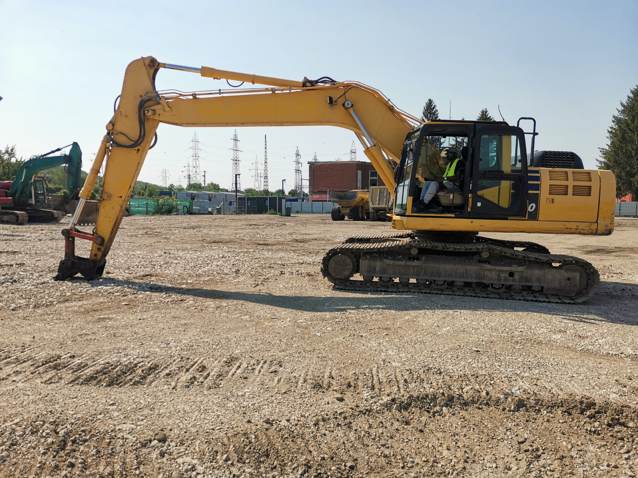 KOMATSU PC240 - حفارة: صور 1 KOMATSU PC240 - حفارة: صور 1