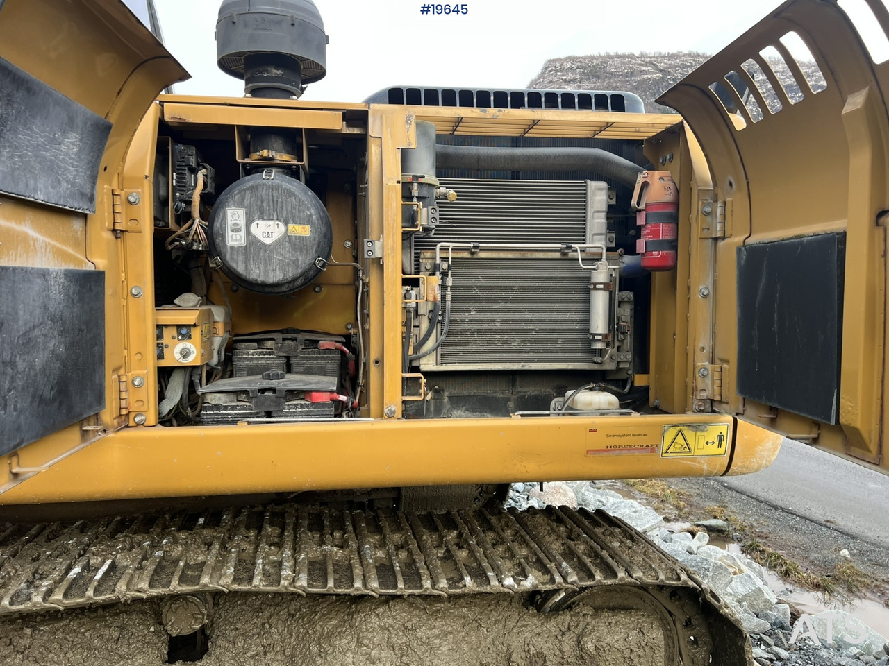 حفارة Caterpillar 323D: صور 16