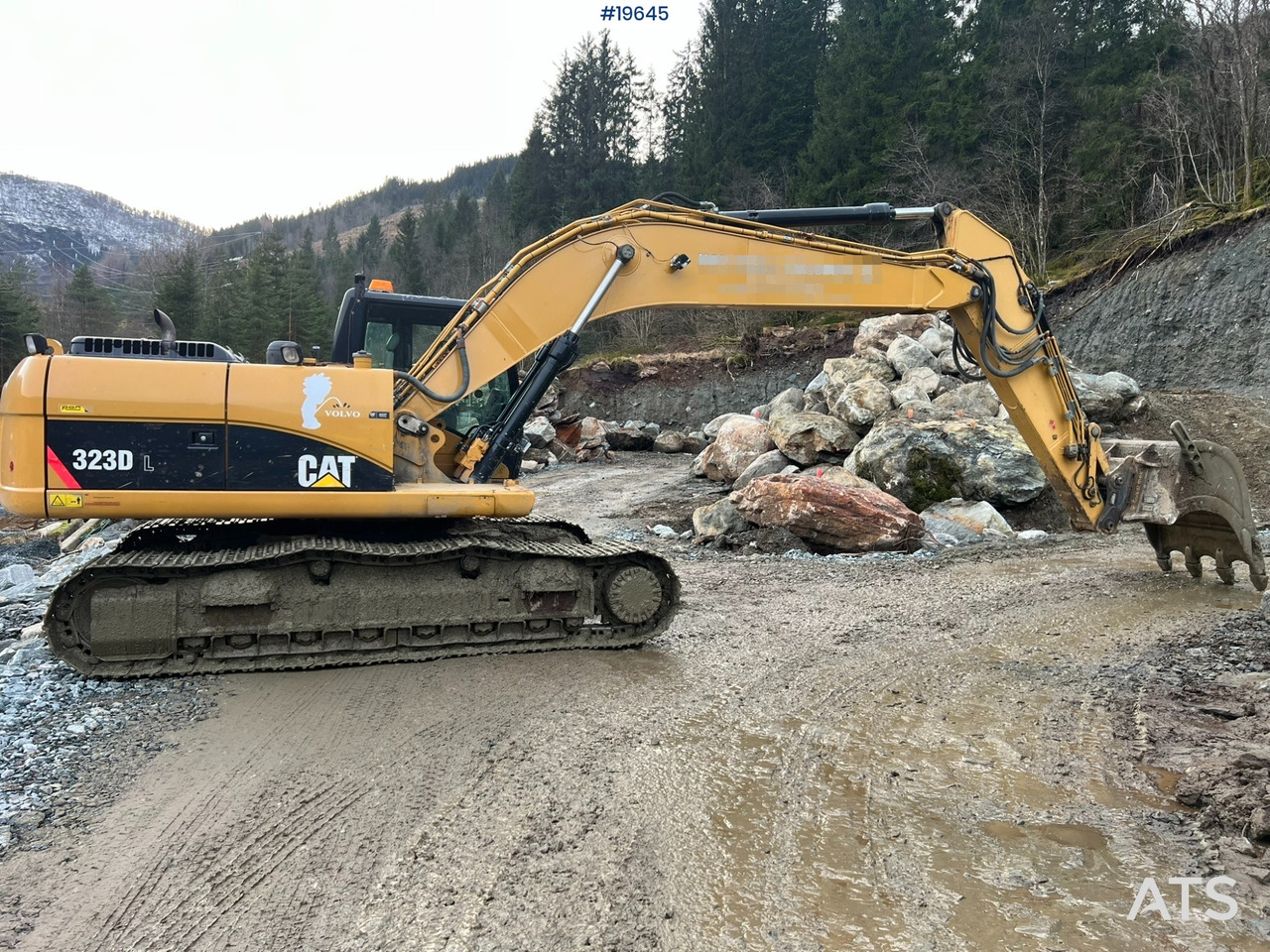 حفارة Caterpillar 323D: صور 6