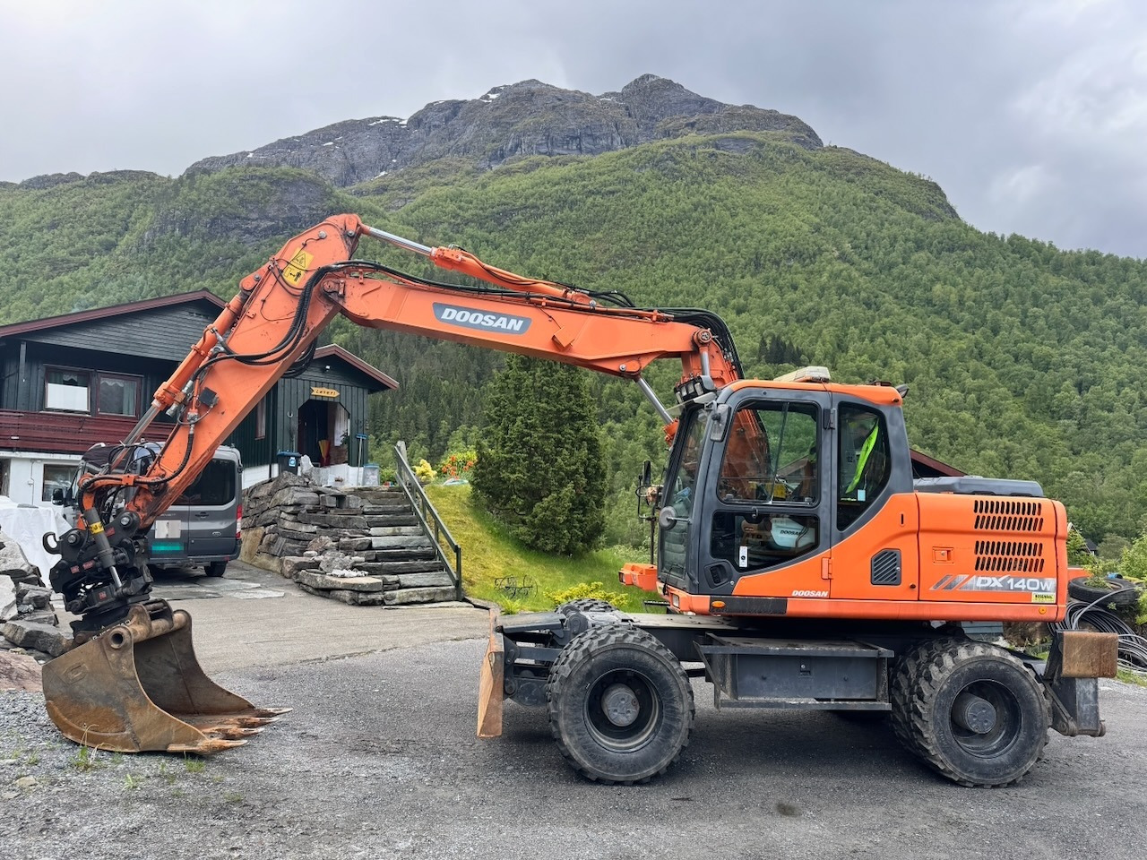 Doosan DX140W-3 - حفارة: صور 1 Doosan DX140W-3 - حفارة: صور 1