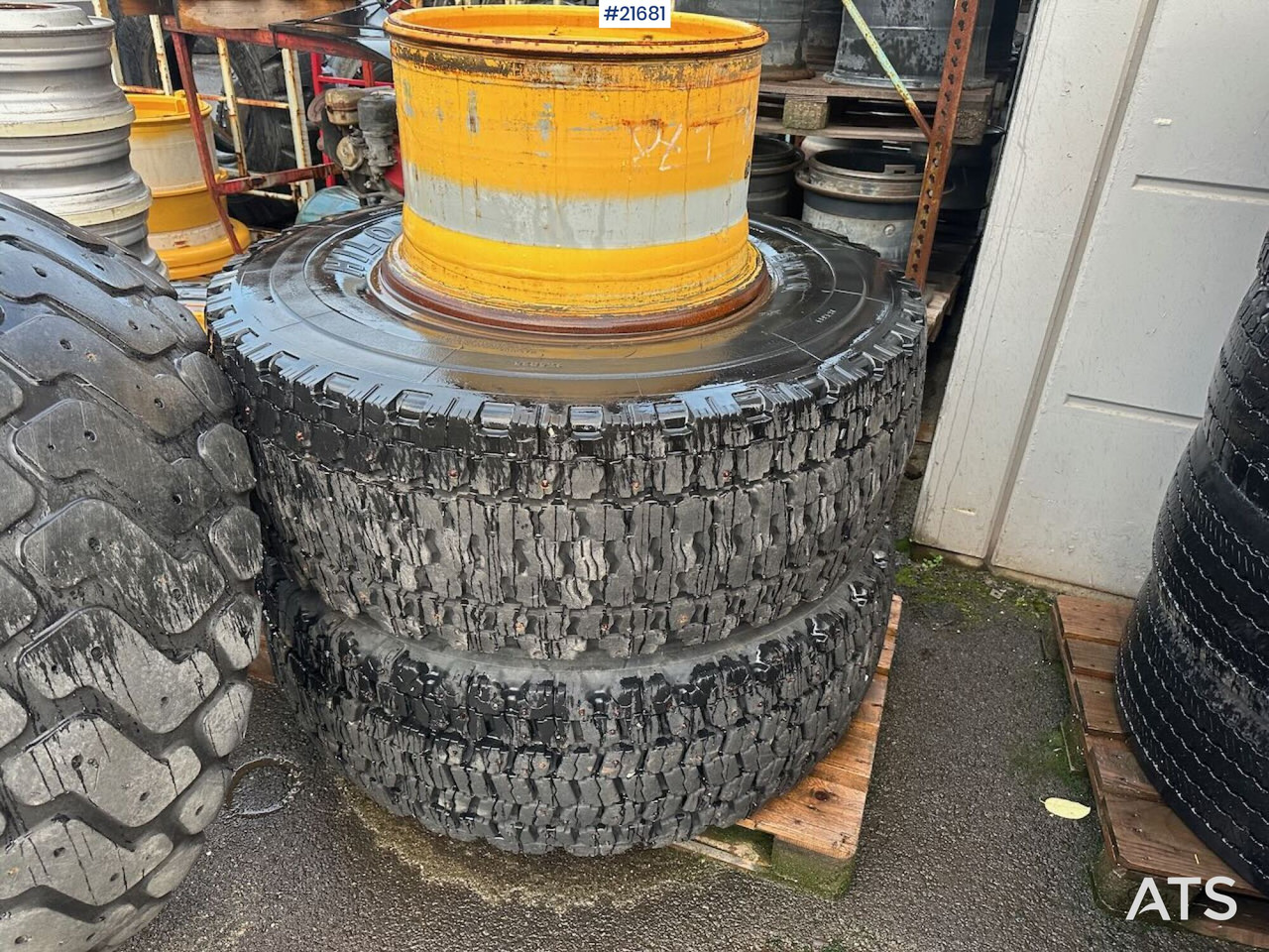 Hilo Dekkene har stått på en Volvo L60E - الإطارات والجنوط - آلات البناء: صور 1 Hilo Dekkene har stått på en Volvo L60E - الإطارات والجنوط - آلات البناء: صور 1