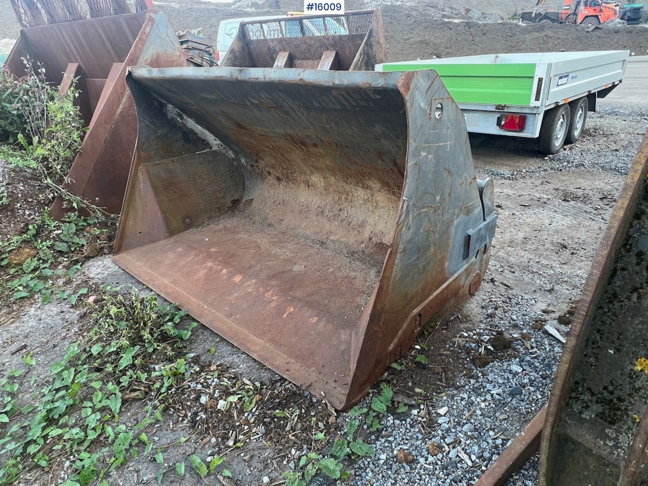 Hjullasterskuffe m/ liten BM feste - بكت شيول - آلات البناء: صور 3 Hjullasterskuffe m/ liten BM feste - بكت شيول - آلات البناء: صور 3