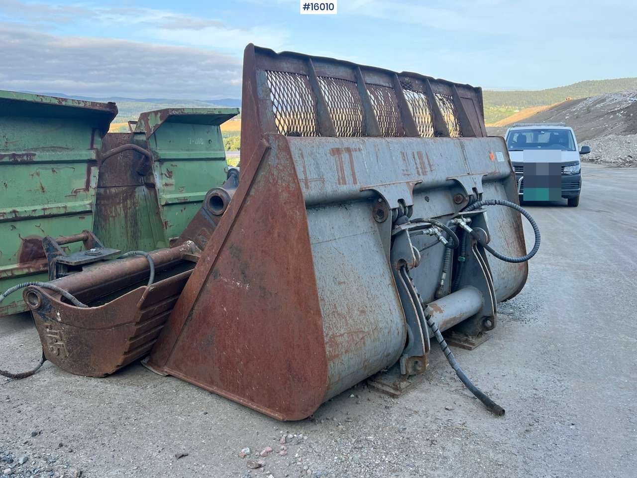 Hjullasterskuffe m/ liten BM feste - بكت حفار - آلات البناء: صور 4 Hjullasterskuffe m/ liten BM feste - بكت حفار - آلات البناء: صور 4