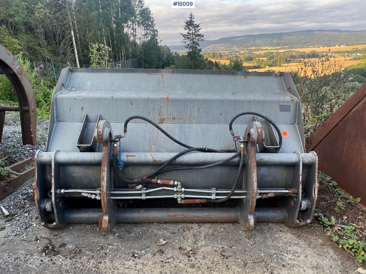 Hjullasterskuffe m/ liten BM feste - بكت شيول - آلات البناء: صور 5 Hjullasterskuffe m/ liten BM feste - بكت شيول - آلات البناء: صور 5