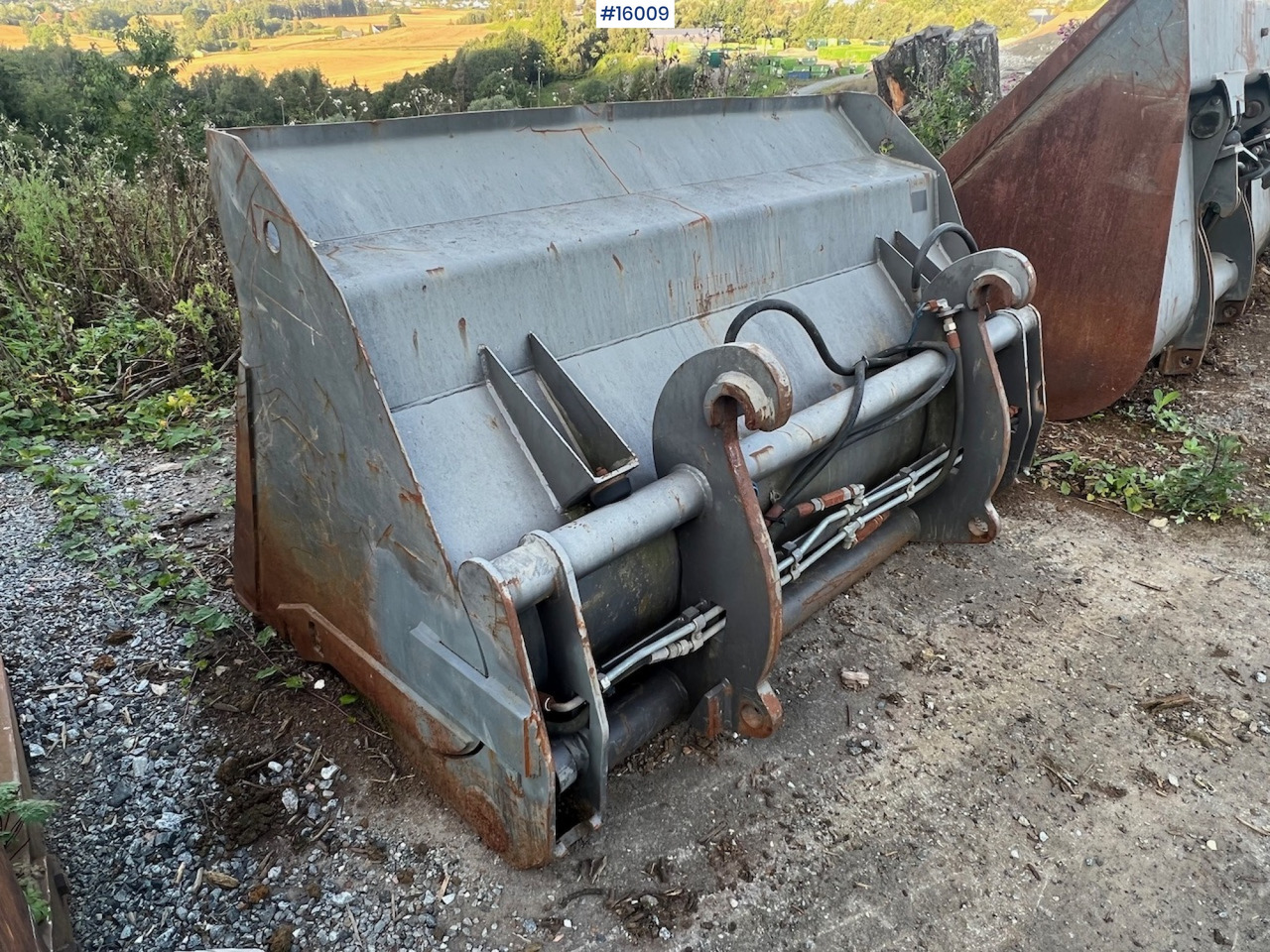 Hjullasterskuffe m/ liten BM feste - بكت شيول - آلات البناء: صور 4 Hjullasterskuffe m/ liten BM feste - بكت شيول - آلات البناء: صور 4