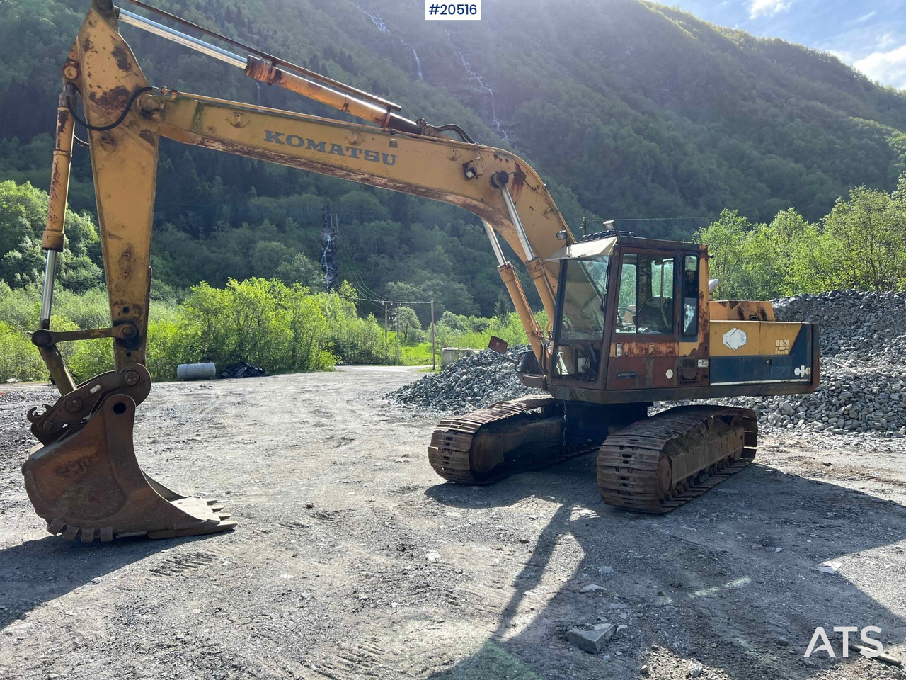 Komatsu PC200-3 - حفارة: صور 1 Komatsu PC200-3 - حفارة: صور 1