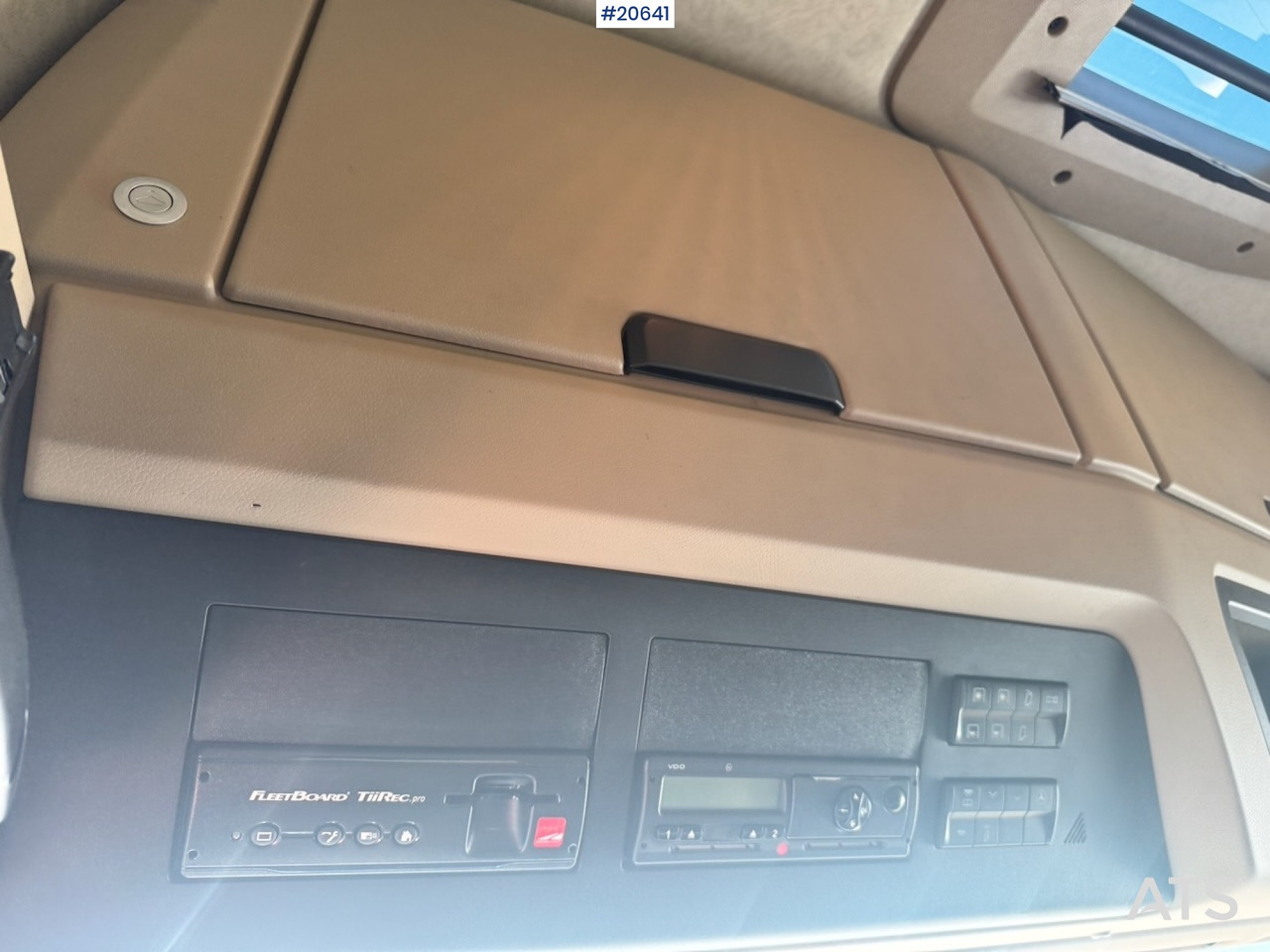 شاحنة جرار Mercedes 2551: صور 25