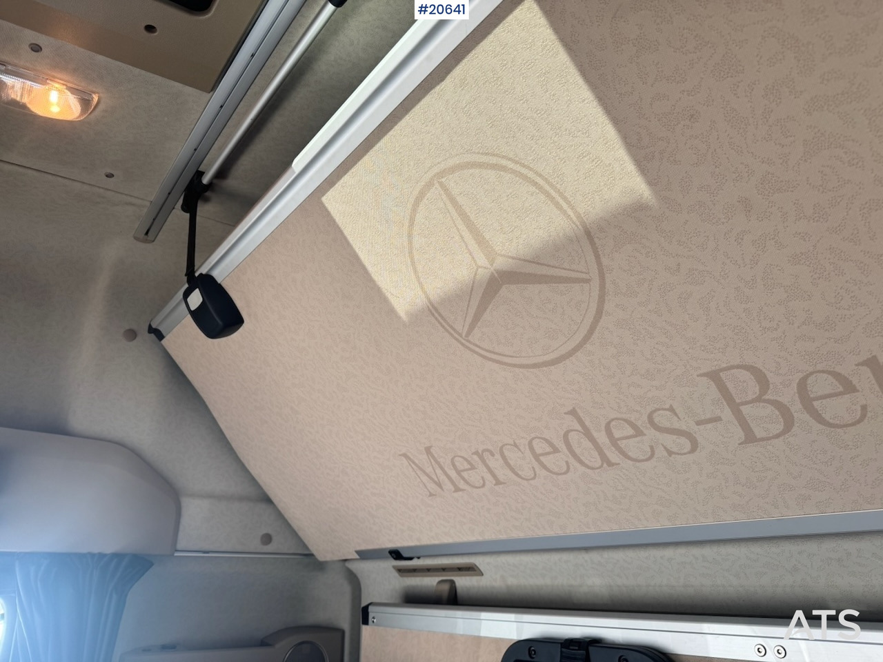 شاحنة جرار Mercedes 2551: صور 22