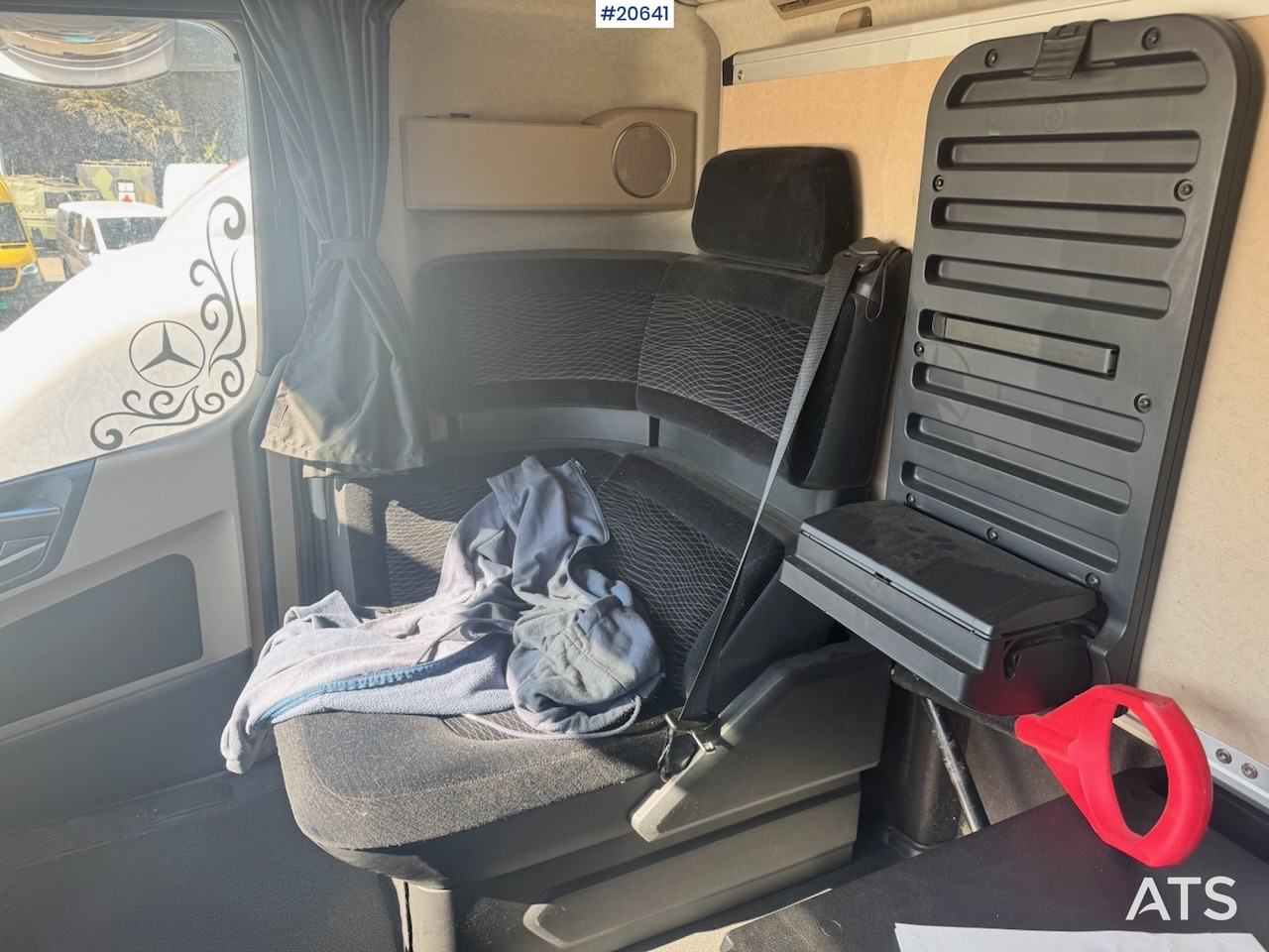 شاحنة جرار Mercedes 2551: صور 21