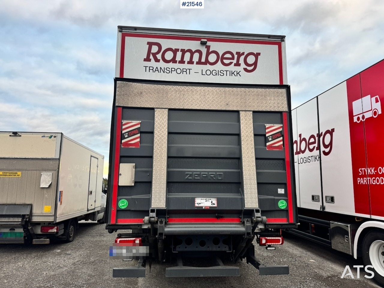 Mercedes Actros 1833 - بصندوق مغلق شاحنة: صور 5 Mercedes Actros 1833 - بصندوق مغلق شاحنة: صور 5