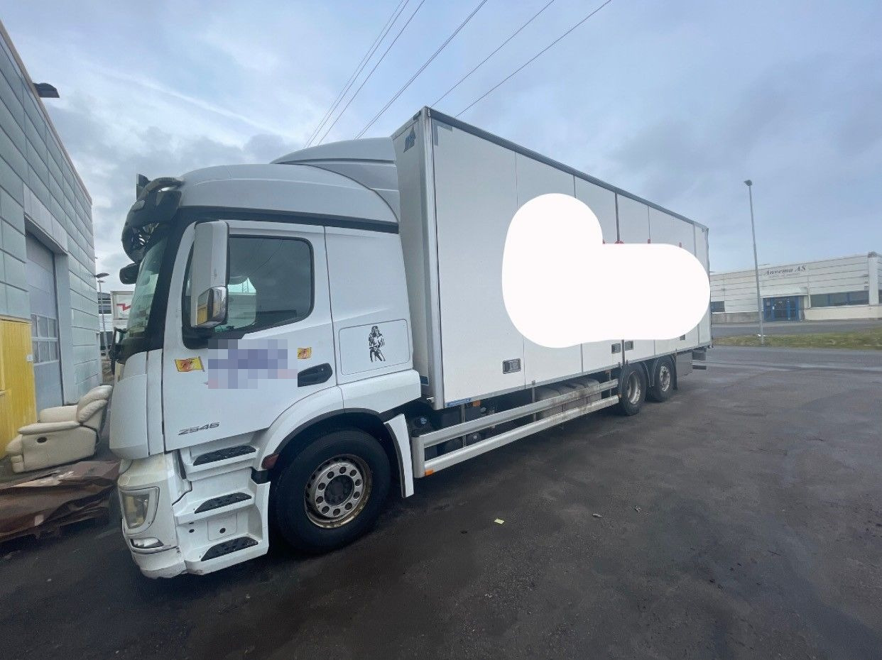 Mercedes Actros - بصندوق مغلق شاحنة: صور 4 Mercedes Actros - بصندوق مغلق شاحنة: صور 4