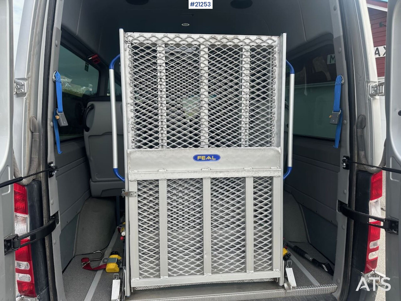 صغيرة, ميكروباص Mercedes Sprinter: صور 16