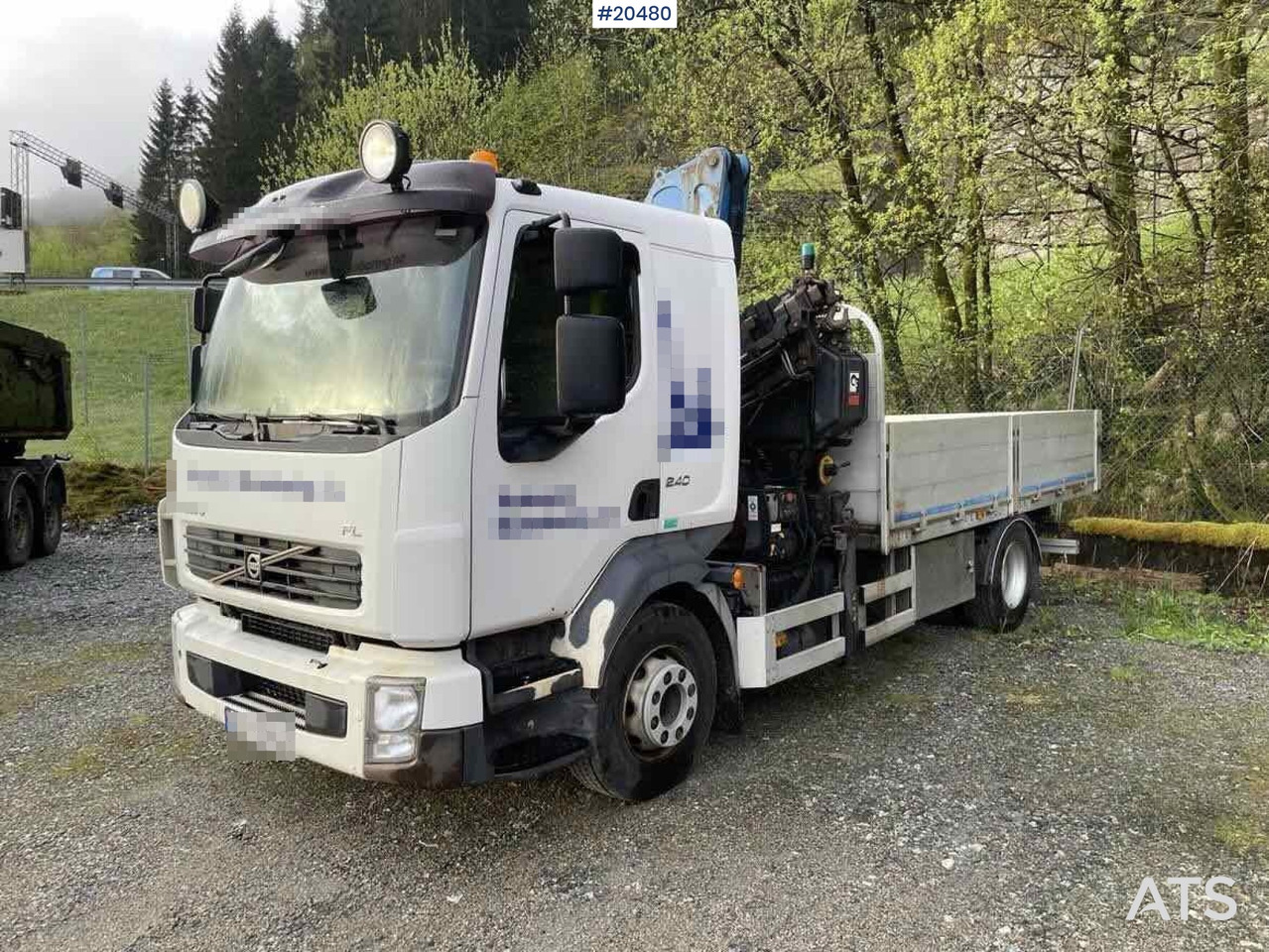 Volvo FL240 - شاحنة كرين, شاحنات مسطحة: صور 1 Volvo FL240 - شاحنة كرين, شاحنات مسطحة: صور 1