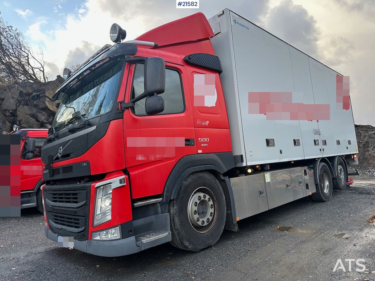 Volvo FM 500 6x2 skapbil m/ full sideåpning og lift. - بصندوق مغلق شاحنة: صور 2 Volvo FM 500 6x2 skapbil m/ full sideåpning og lift. - بصندوق مغلق شاحنة: صور 2