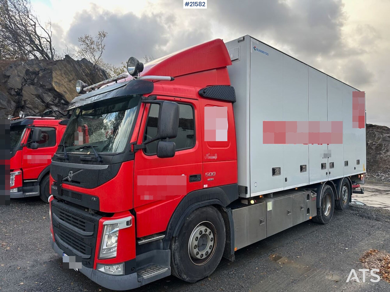 Volvo FM 500 6x2 skapbil m/ full sideåpning og lift. - بصندوق مغلق شاحنة: صور 3 Volvo FM 500 6x2 skapbil m/ full sideåpning og lift. - بصندوق مغلق شاحنة: صور 3