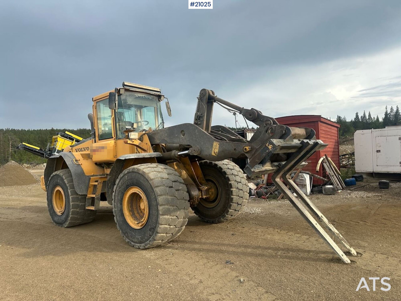 Volvo L120E hjullaster m/ vekt, skuffe og overhalt motor - اللودر بعجل: صور 2 Volvo L120E hjullaster m/ vekt, skuffe og overhalt motor - اللودر بعجل: صور 2
