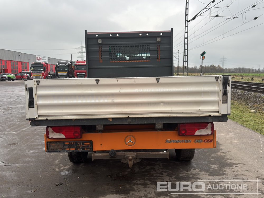 2012 Mercedes Benz Sprinter - الشاحنات الصغيرة المسطحة: صور 4 2012 Mercedes Benz Sprinter - الشاحنات الصغيرة المسطحة: صور 4