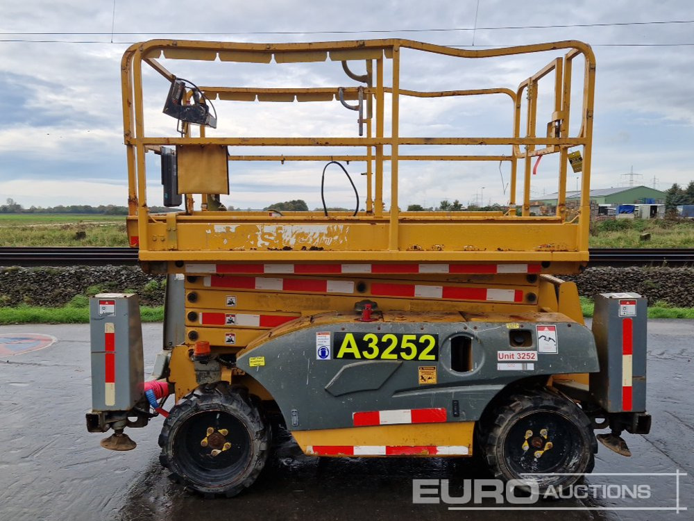 2013 Haulotte Compact 12DX - رافعات مقصية: صور 2 2013 Haulotte Compact 12DX - رافعات مقصية: صور 2