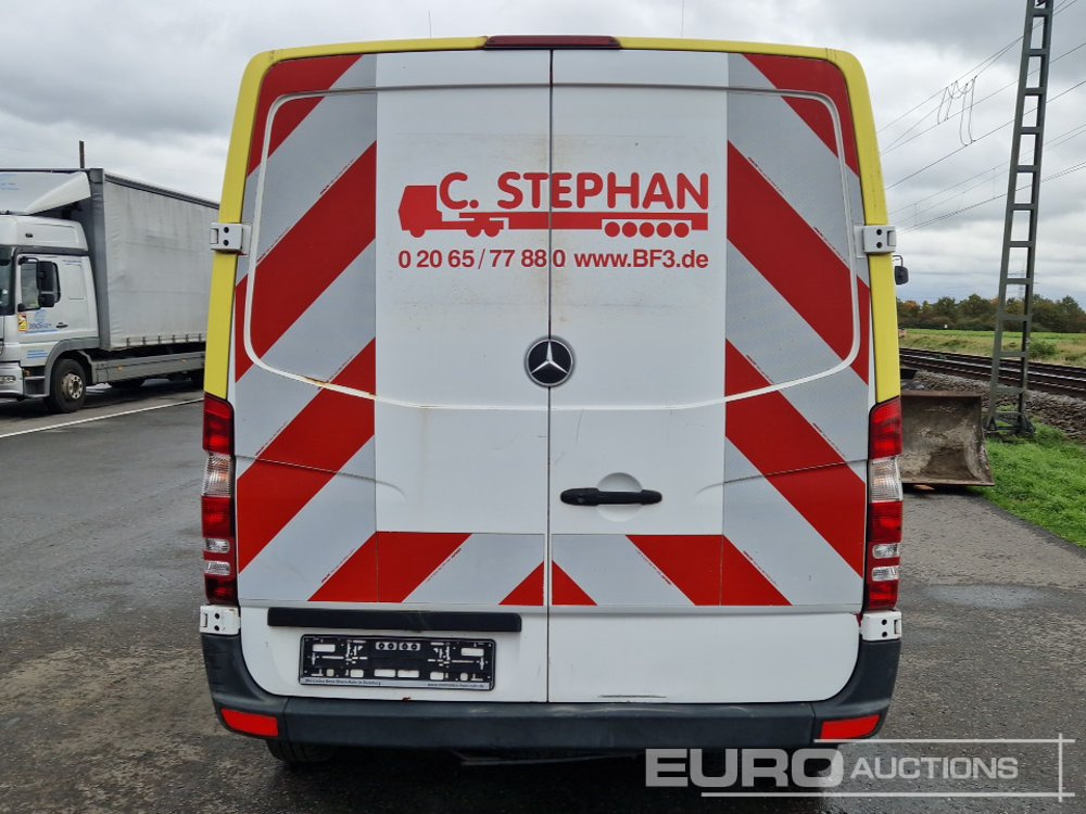 2013 Mercedes Benz Sprinter - الشاحنات الصغيرة: صور 4 2013 Mercedes Benz Sprinter - الشاحنات الصغيرة: صور 4
