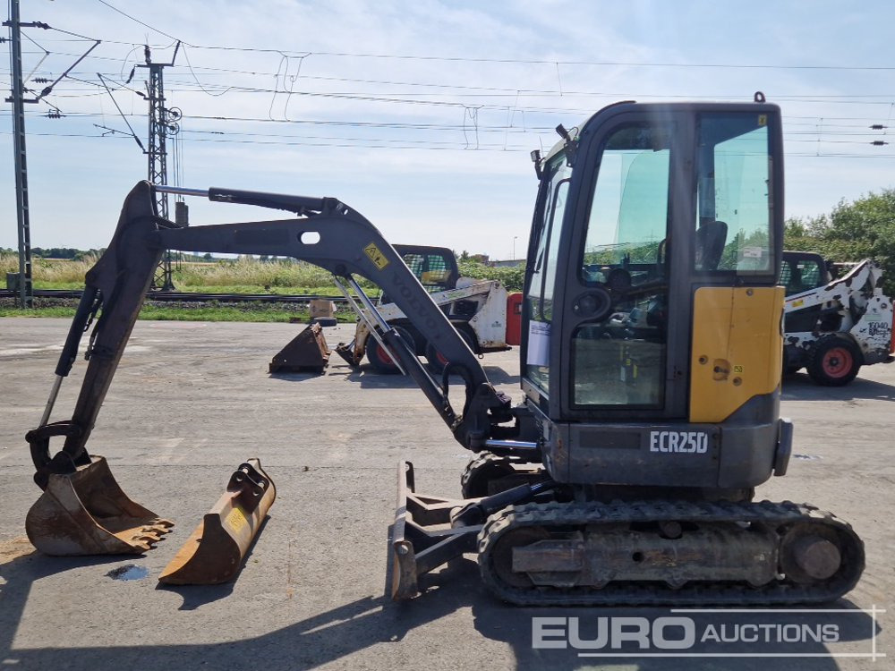 2015 Volvo ECR25D - حفارة مصغرة: صور 2 2015 Volvo ECR25D - حفارة مصغرة: صور 2