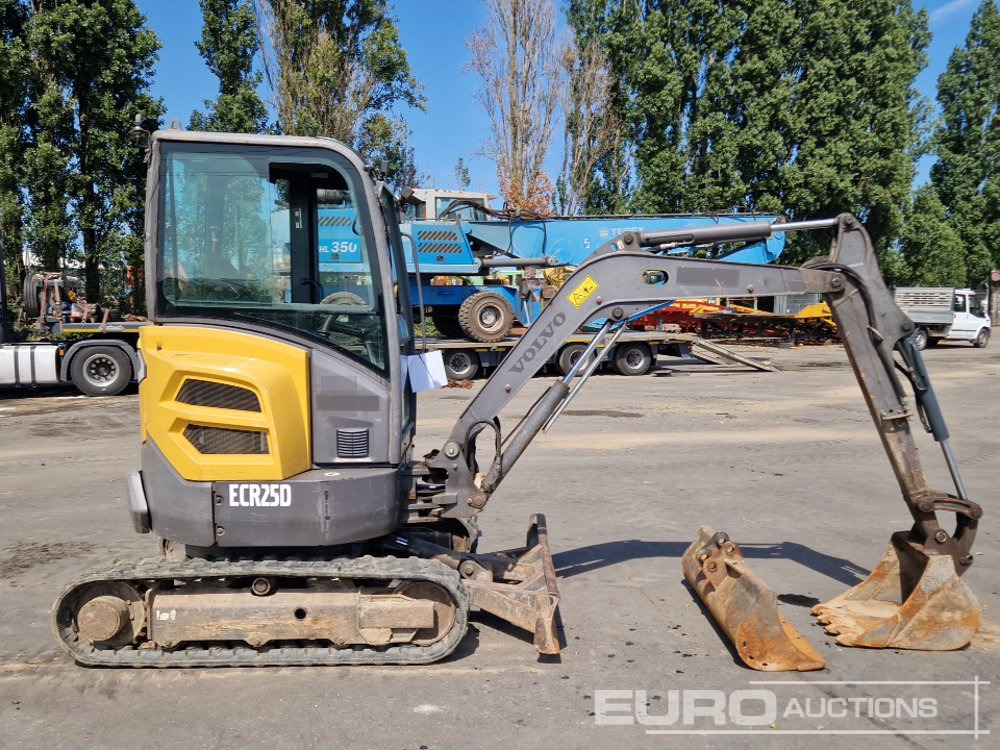2015 Volvo ECR25D - حفارة مصغرة: صور 5 2015 Volvo ECR25D - حفارة مصغرة: صور 5