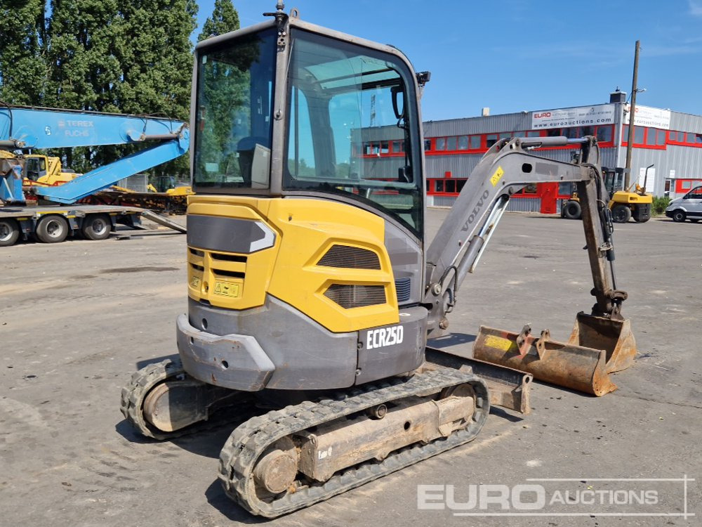 2015 Volvo ECR25D - حفارة مصغرة: صور 4 2015 Volvo ECR25D - حفارة مصغرة: صور 4