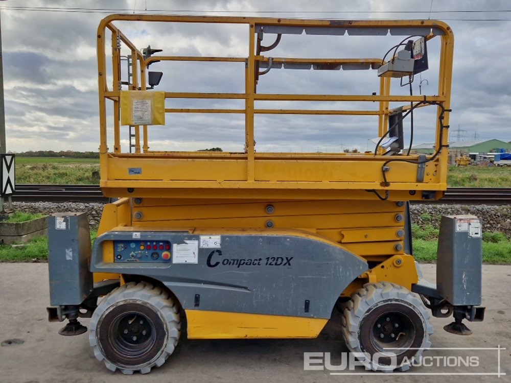 2017 Haulotte Compact 12DX - رافعات مقصية: صور 2 2017 Haulotte Compact 12DX - رافعات مقصية: صور 2