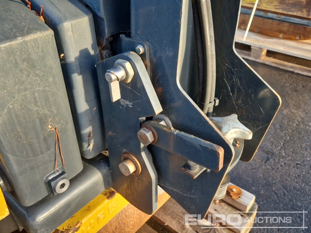 آلة أسفلت 2018 Bomag BW65H: صور 10