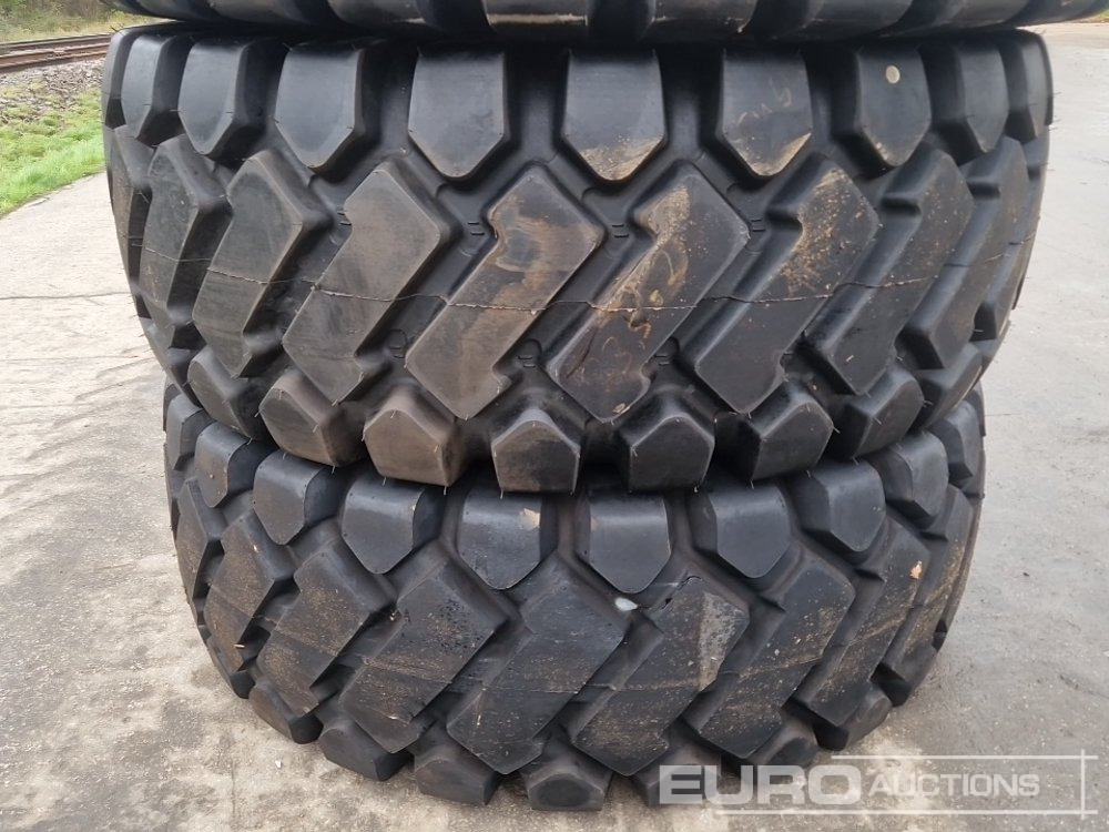 23.5-25 Truck Tyres (3 of) - الإطارات: صور 3 23.5-25 Truck Tyres (3 of) - الإطارات: صور 3