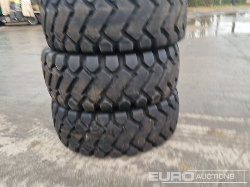23.5-25 Truck Tyres (3 of) - الإطارات: صور 2 23.5-25 Truck Tyres (3 of) - الإطارات: صور 2