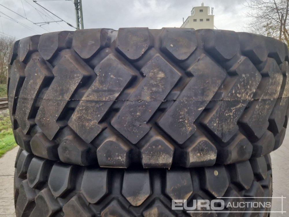 23.5-25 Truck Tyres (3 of) - الإطارات: صور 4 23.5-25 Truck Tyres (3 of) - الإطارات: صور 4