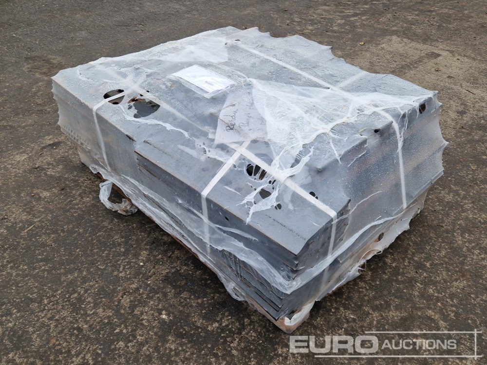 600mm Steel Tracks - قطع الغيار - حفارة: صور 1 600mm Steel Tracks - قطع الغيار - حفارة: صور 1