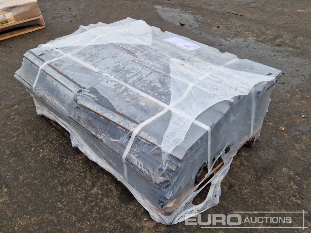 600mm Steel Tracks - قطع الغيار - حفارة: صور 1 600mm Steel Tracks - قطع الغيار - حفارة: صور 1