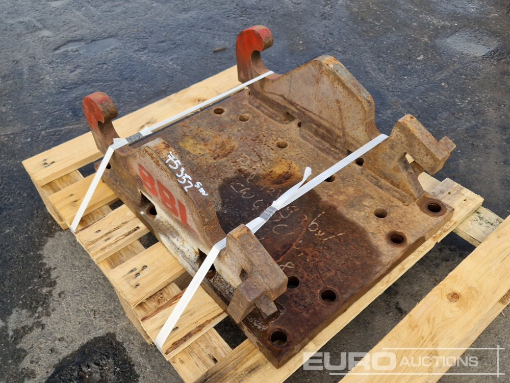 Adapter Plate to suit CW40 - وصلة الربط للمعدات المعلقة: صور 4 Adapter Plate to suit CW40 - وصلة الربط للمعدات المعلقة: صور 4