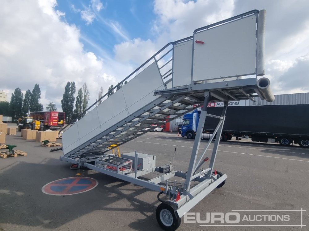 BLUMENBECKER PT17 Twin Axle Air Craft Service Staircase - سلالم الطائرة: صور 5 BLUMENBECKER PT17 Twin Axle Air Craft Service Staircase - سلالم الطائرة: صور 5