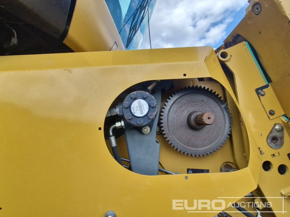 حصادة شاملة CAT LEXION 570R: صور 16
