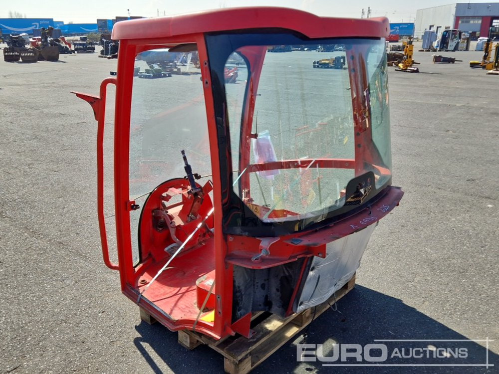 Cabin to suit JCB 406 - قطع الغيار: صور 2 Cabin to suit JCB 406 - قطع الغيار: صور 2