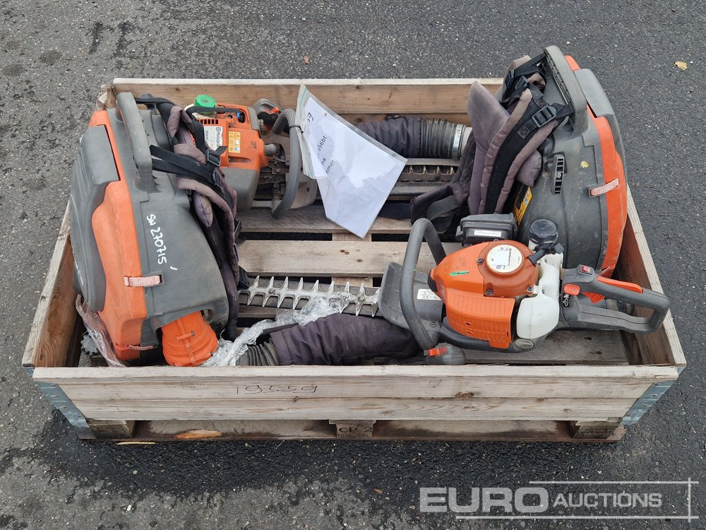 Husqvarna Leaf Blower (2 of) + Hedge Trimmer - معدات البناء: صور 1 Husqvarna Leaf Blower (2 of) + Hedge Trimmer - معدات البناء: صور 1