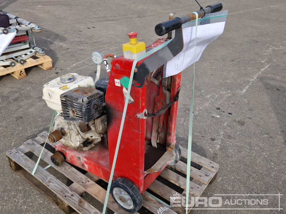 Husqvarna Walk Behind Asphalt Saw - آلة أسفلت: صور 1 Husqvarna Walk Behind Asphalt Saw - آلة أسفلت: صور 1